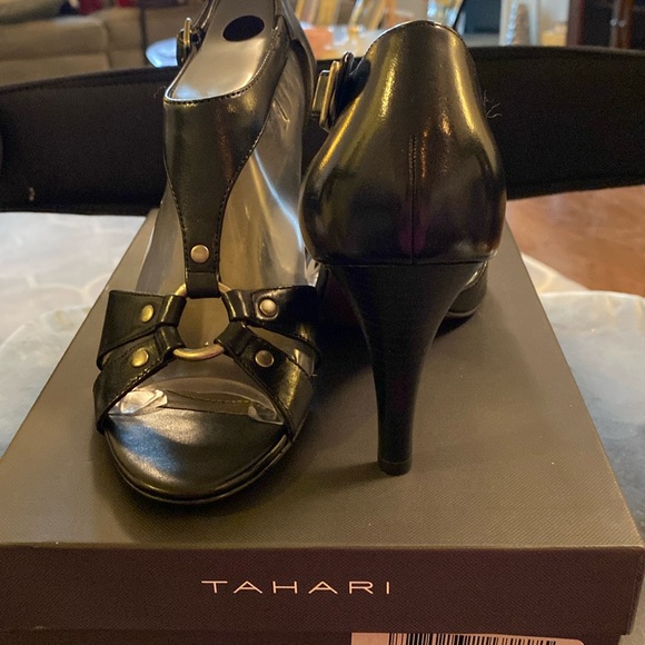 NIB Tahari Darla High Heels, Size 8M, Black, 3.5” heels - Picture 2 of 6